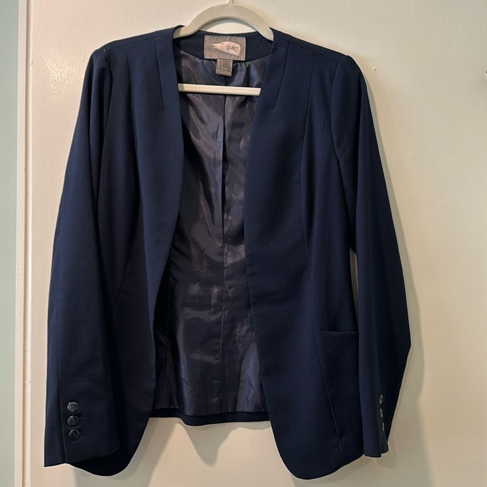 Navy blue blazer. Womens size Small. Fully lined. Has pockets.